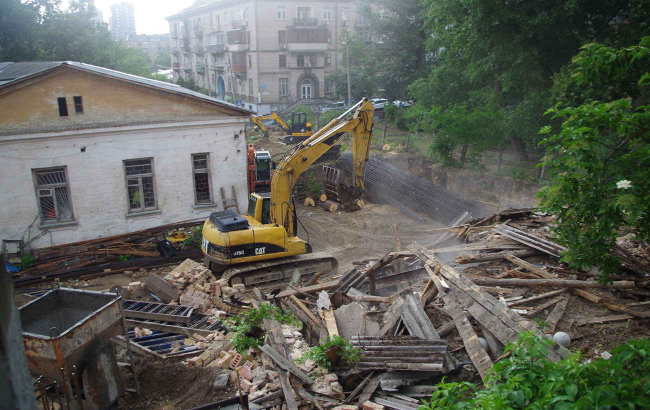 Пустили під знесення. Чому в Києві активно знищують історичні будівлі